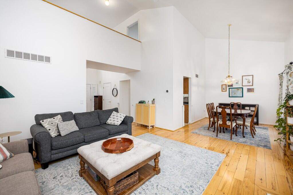 5 Bedroom Single Family Home/House's Image 10