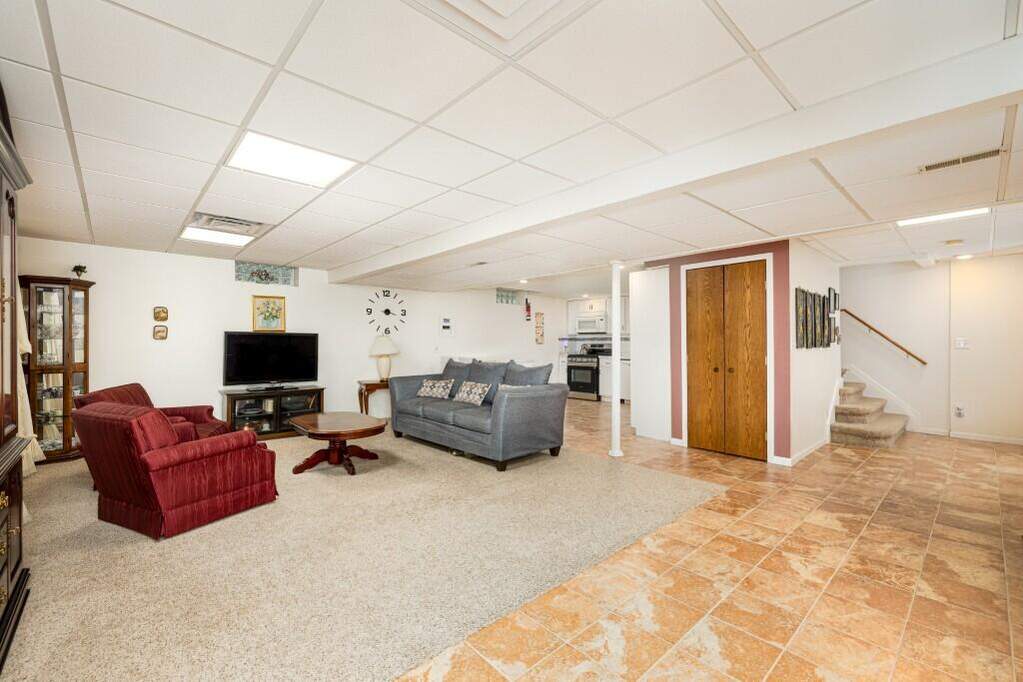 5 Bedroom Single Family Home/House's Image 34