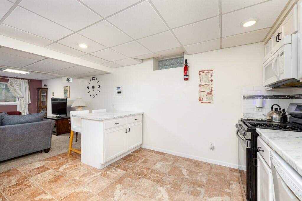 5 Bedroom Single Family Home/House's Image 37