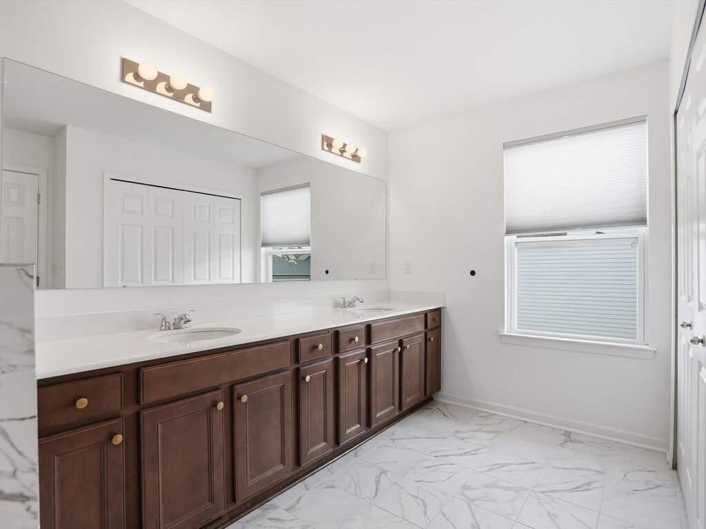 5 Bedroom Single Family Home/House's Image 27