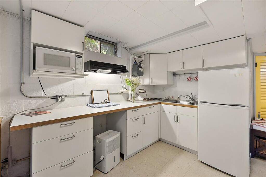 4 Bedroom Single Family Home/House's Image 34