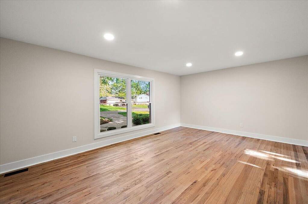 4 Bedroom Single Family Home/House's Image 16