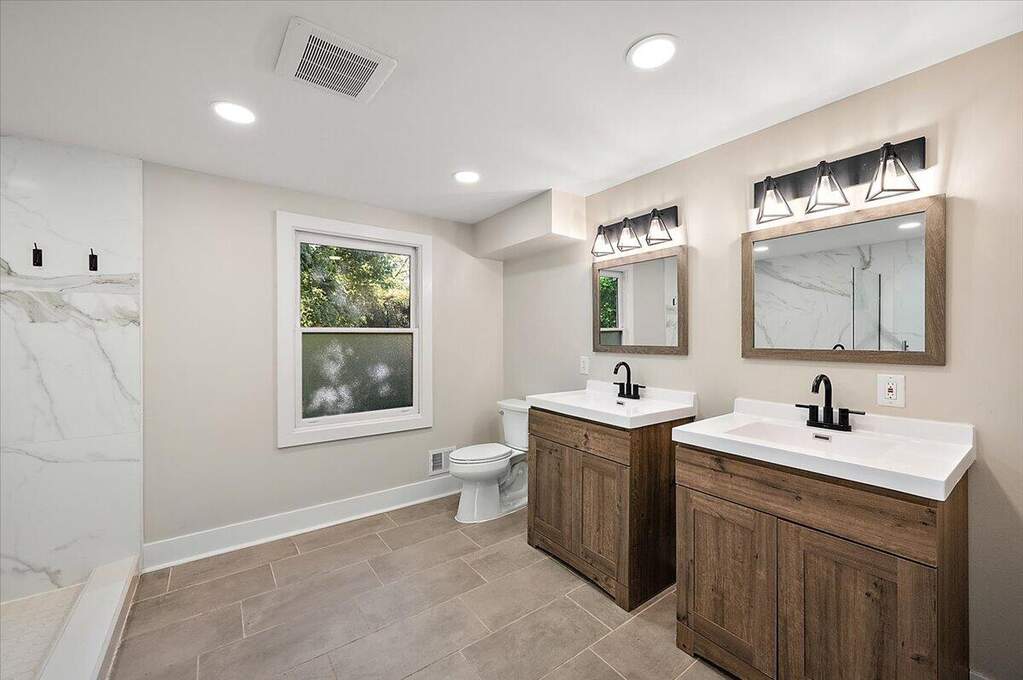 4 Bedroom Single Family Home/House's Image 39
