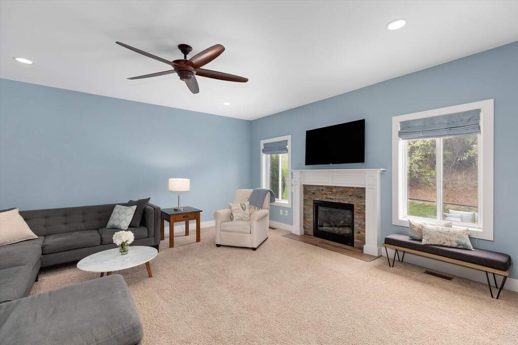 4 Bedroom Single Family Home/House's Image 4