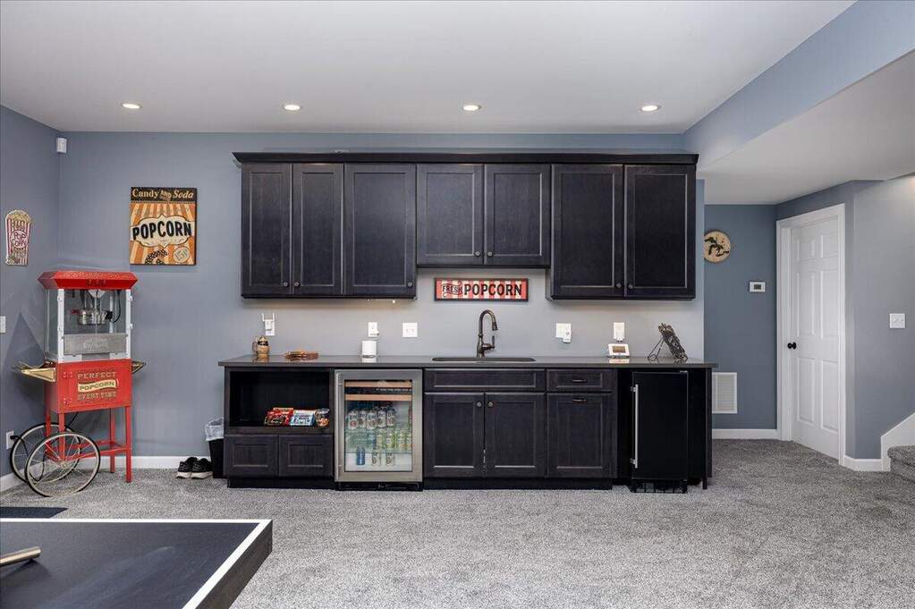 5 Bedroom Single Family Home/House's Image 34