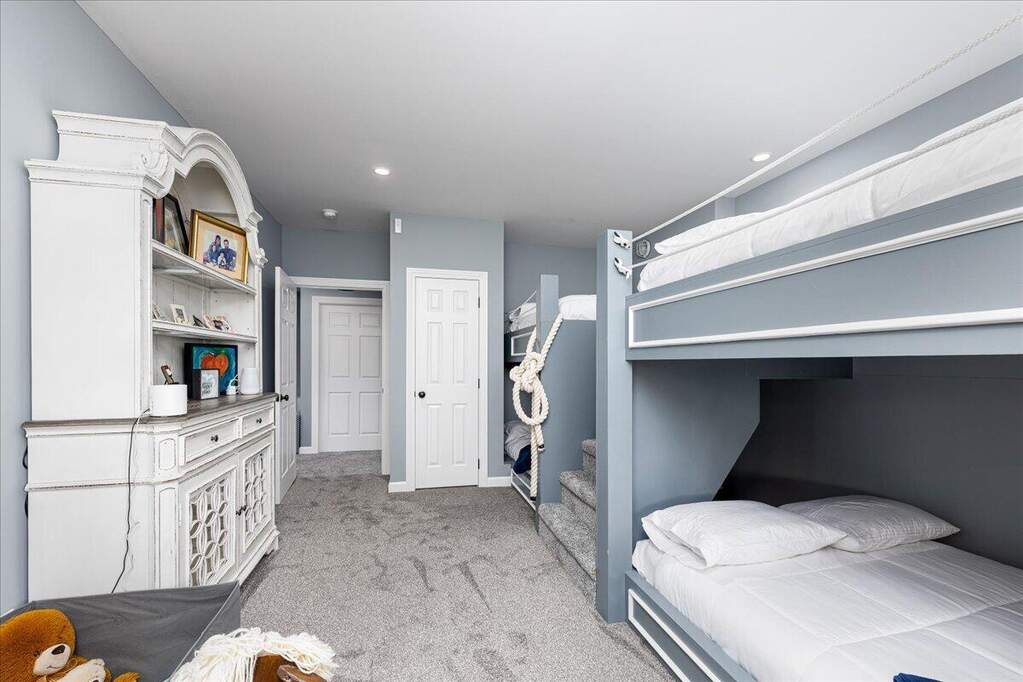 5 Bedroom Single Family Home/House's Image 37
