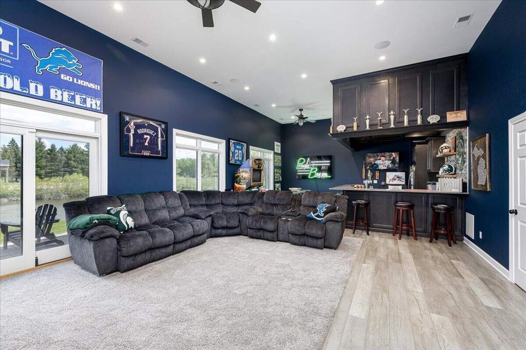 5 Bedroom Single Family Home/House's Image 39