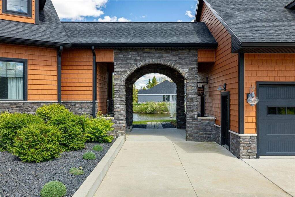 5 Bedroom Single Family Home/House's Image 49