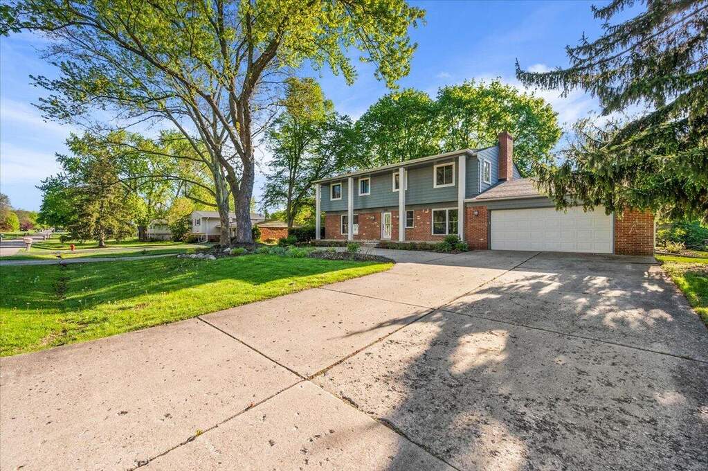 4 Bedroom Single Family Home/House's Image 4
