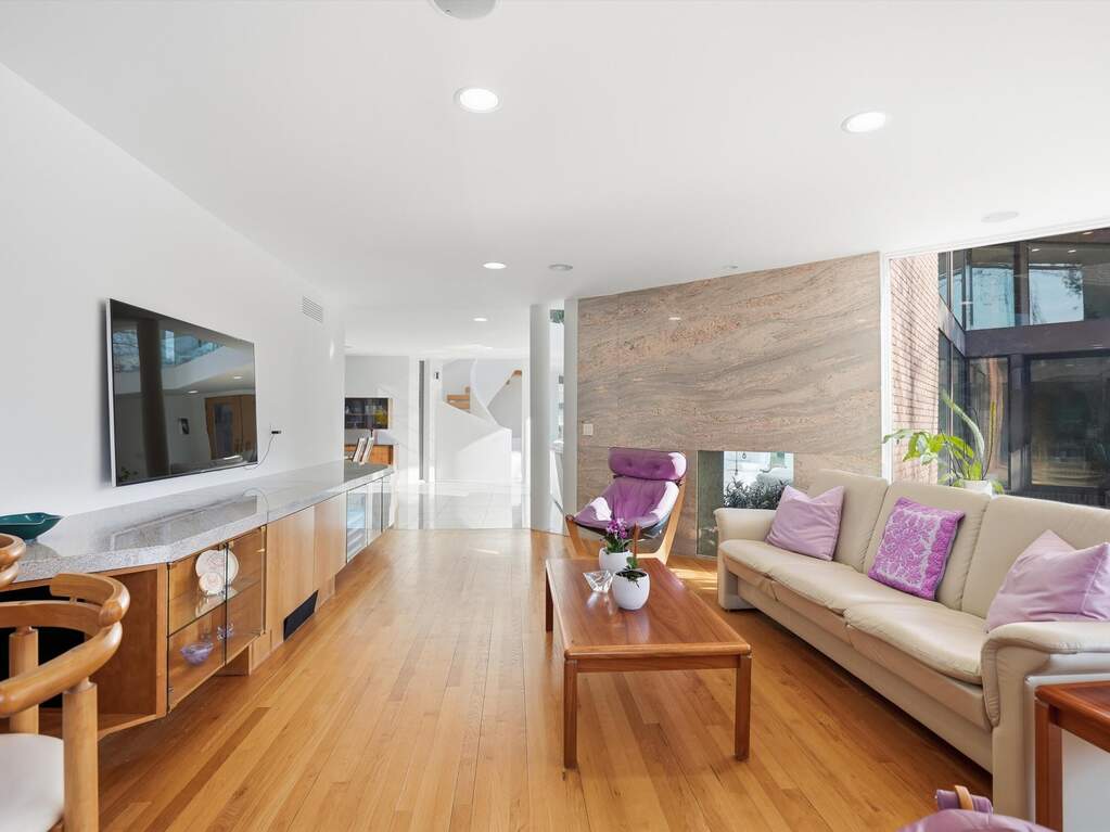 4 Bedroom Single Family Home/House's Image 8