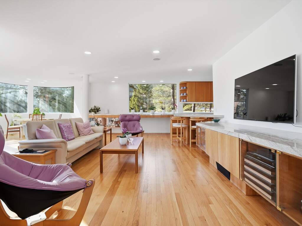 4 Bedroom Single Family Home/House's Image 9
