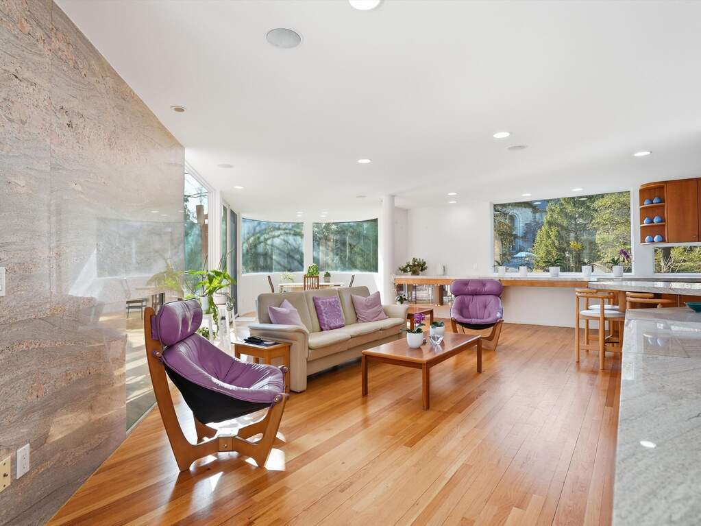 4 Bedroom Single Family Home/House's Image 10