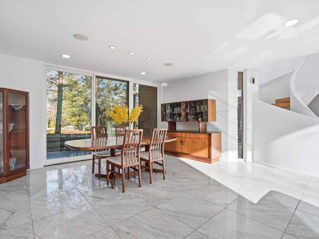 4 Bedroom Single Family Home/House's Image 15