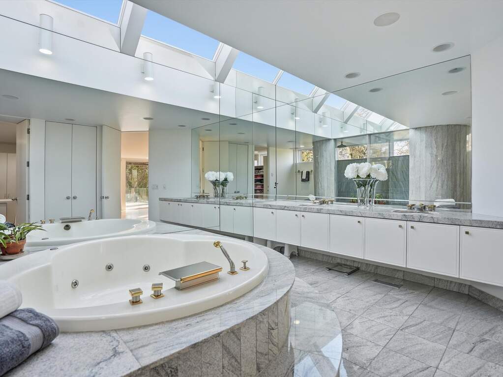 4 Bedroom Single Family Home/House's Image 23