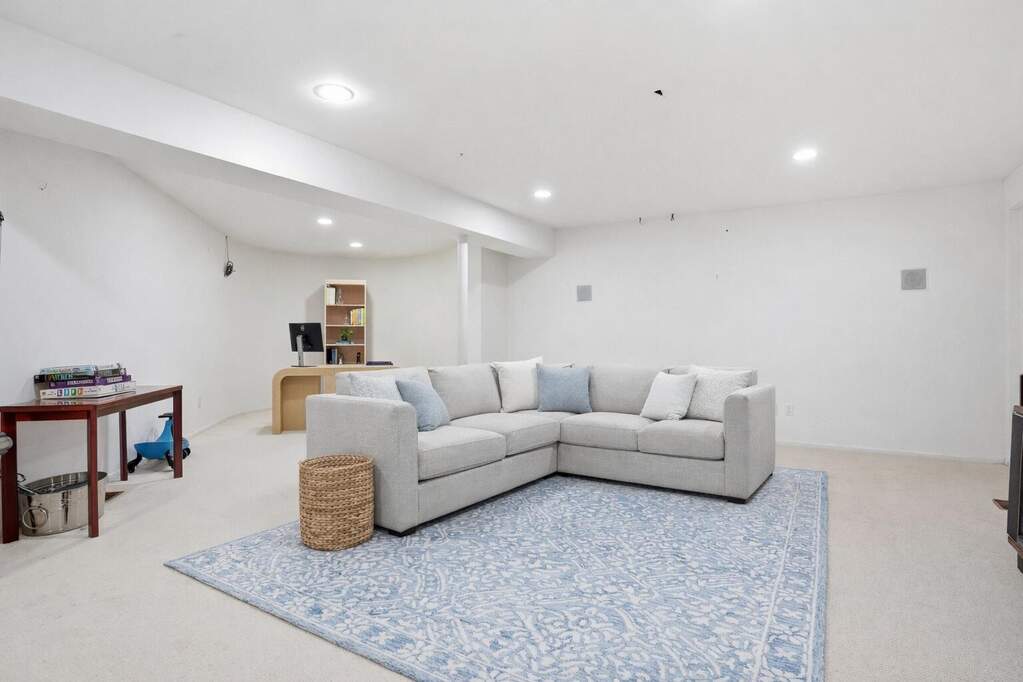4 Bedroom Single Family Home/House's Image 64