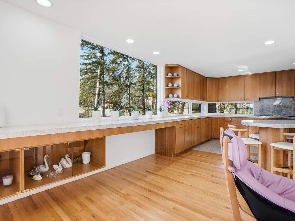 4 Bedroom Single Family Home/House's Image 6