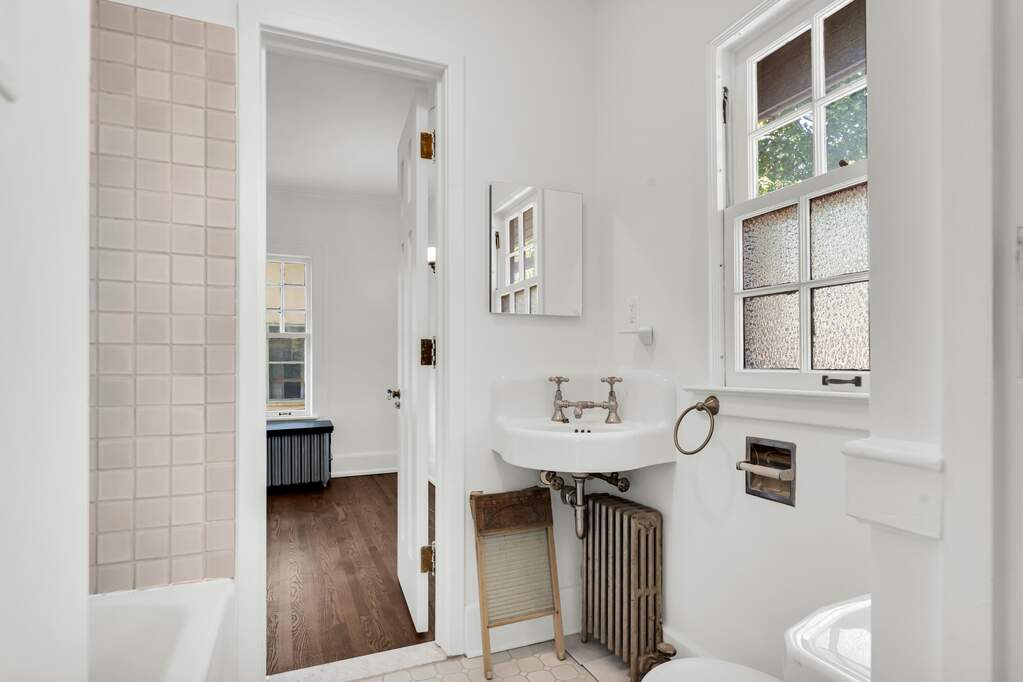 5 Bedroom Single Family Home/House's Image 43