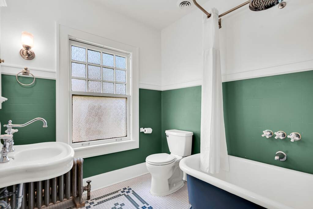 5 Bedroom Single Family Home/House's Image 47