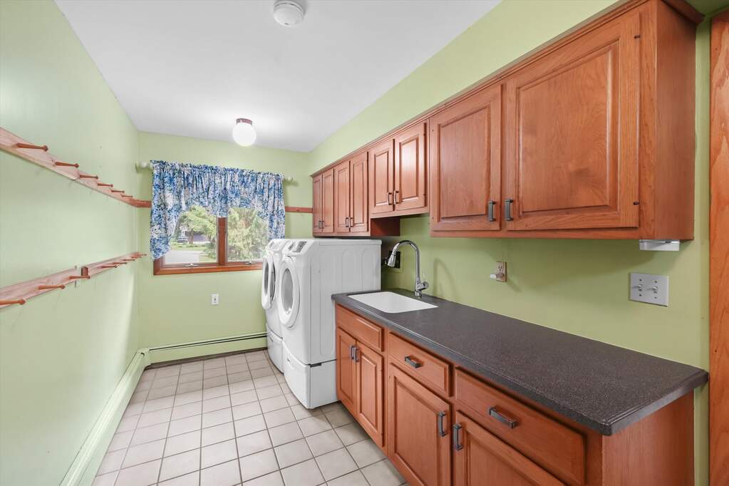 4 Bedroom Single Family Home/House's Image 20