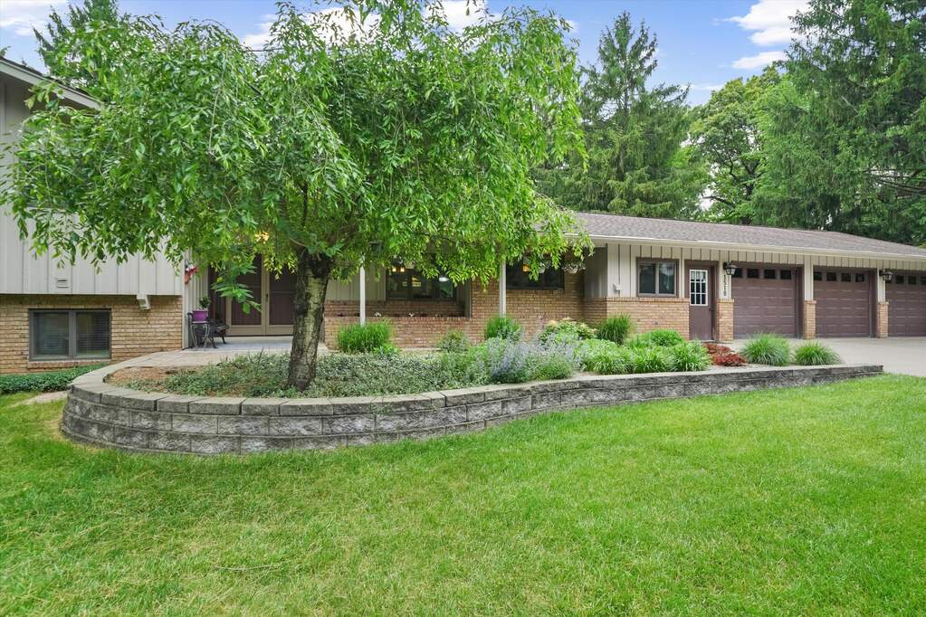 4 Bedroom Single Family Home/House's Image 3