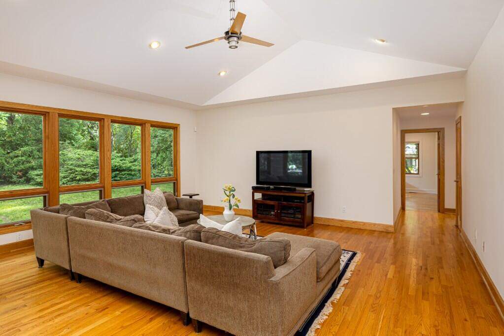 5 Bedroom Single Family Home/House's Image 13