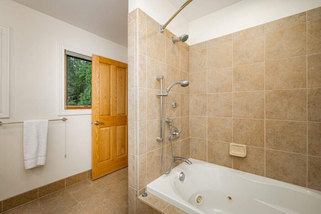 5 Bedroom Single Family Home/House's Image 26