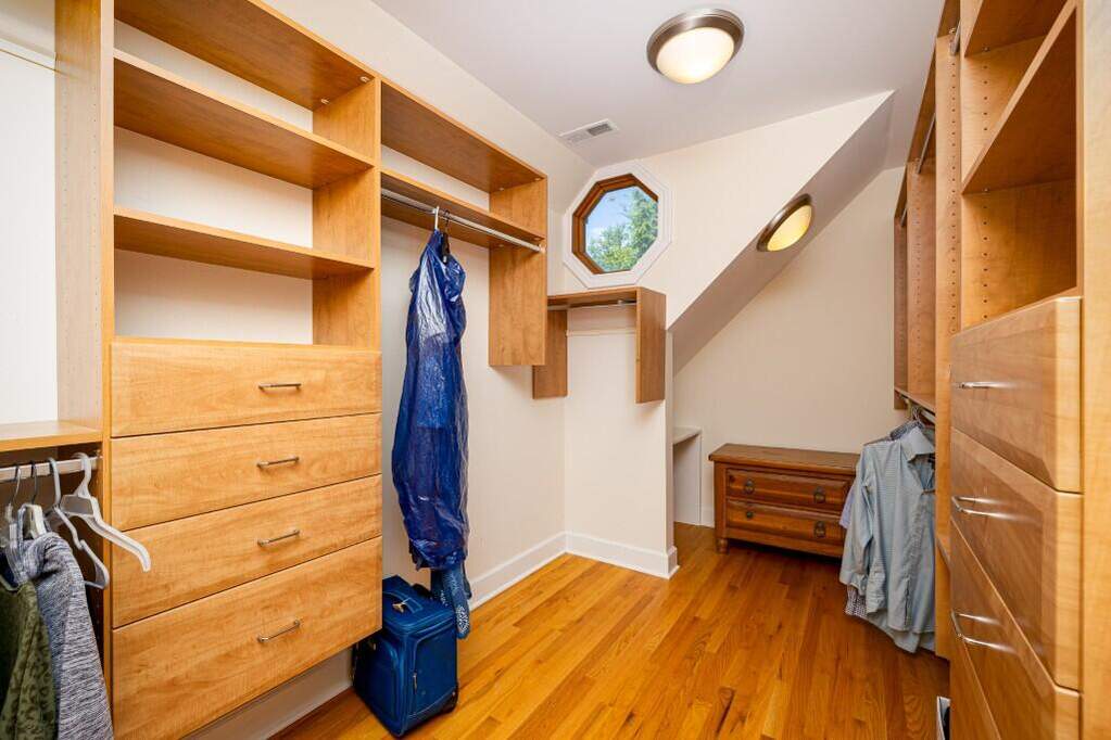 5 Bedroom Single Family Home/House's Image 36
