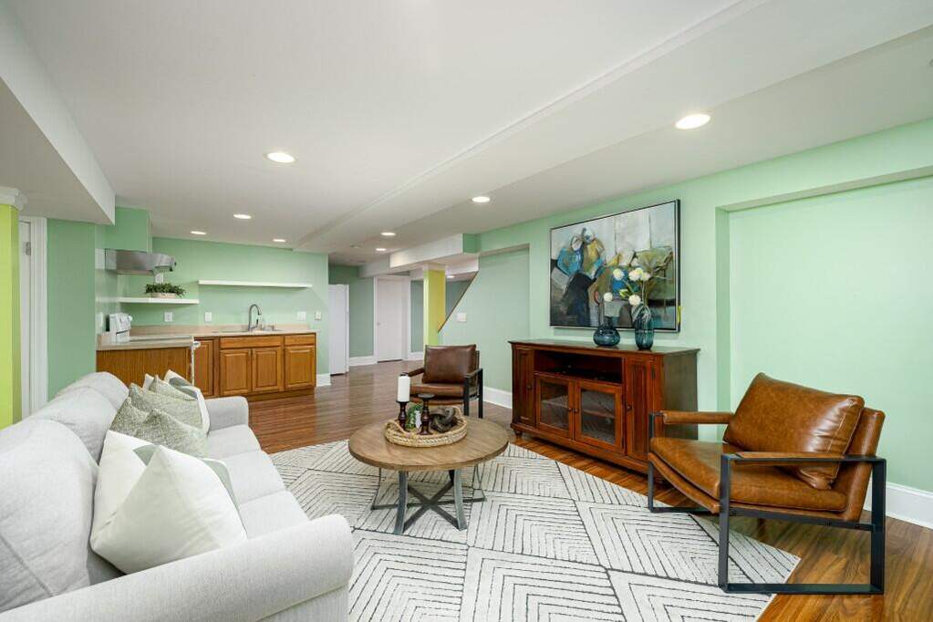 5 Bedroom Single Family Home/House's Image 46