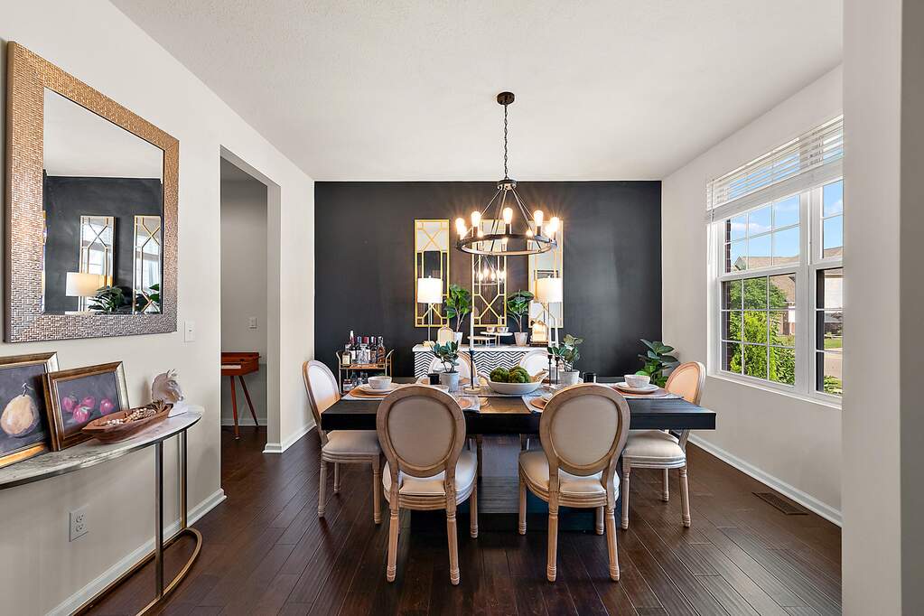 5 Bedroom Single Family Home/House's Image 3