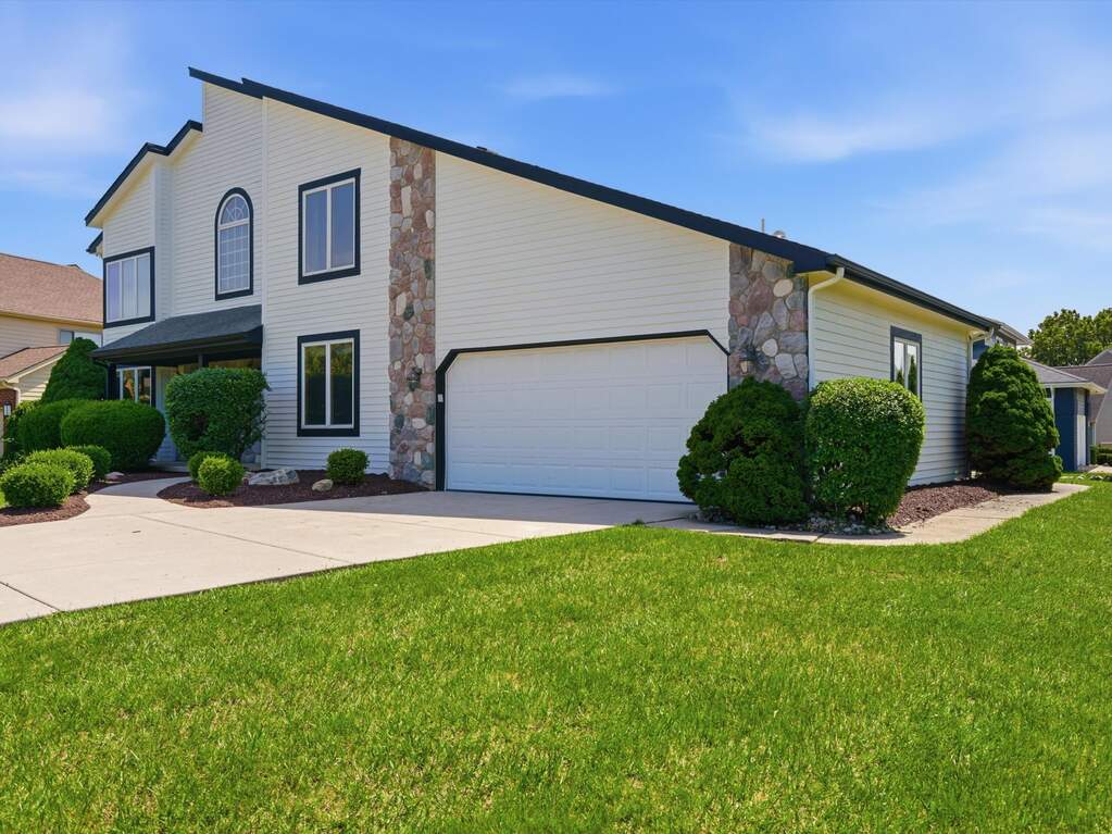 6 Bedroom Single Family Home/House's Image 40