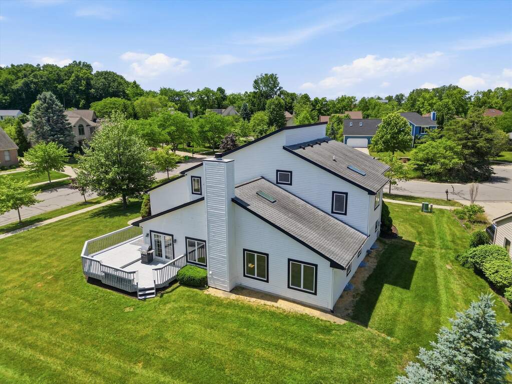 6 Bedroom Single Family Home/House's Image 41