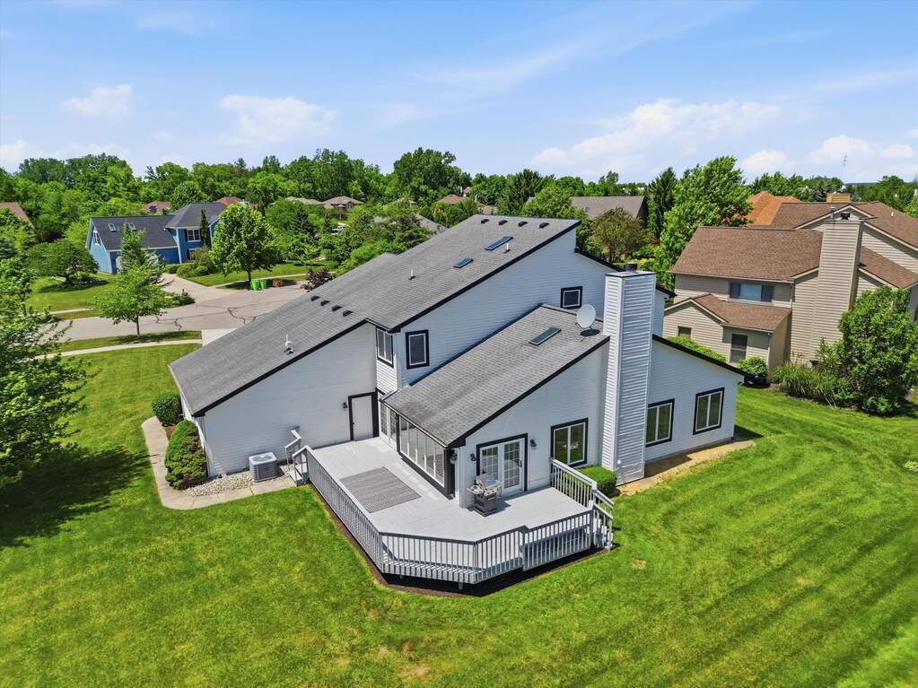 6 Bedroom Single Family Home/House's Image 42