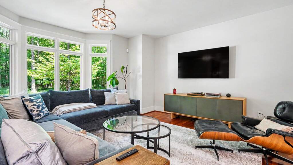 4 Bedroom Single Family Home/House's Image 7