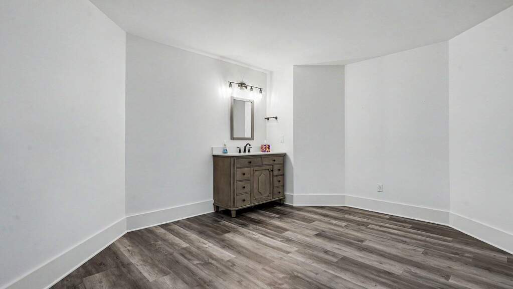 4 Bedroom Single Family Home/House's Image 39