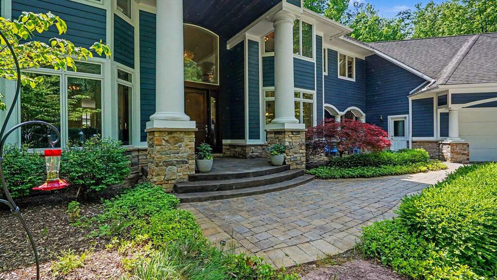 4 Bedroom Single Family Home/House's Image 3