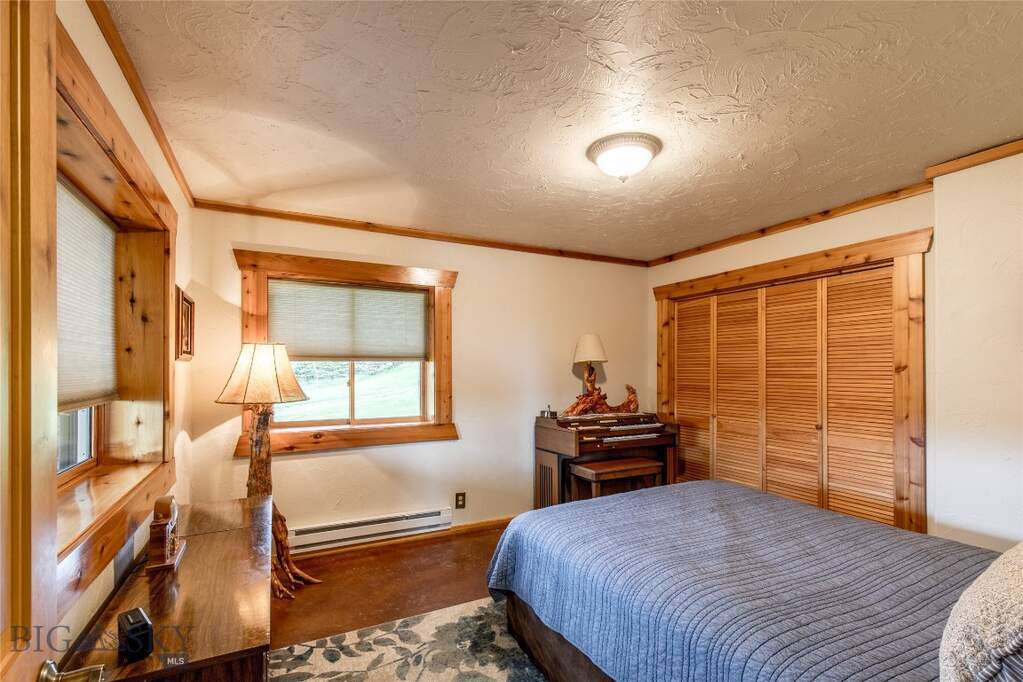 4 Bedroom Single Family Home/House's Image 25
