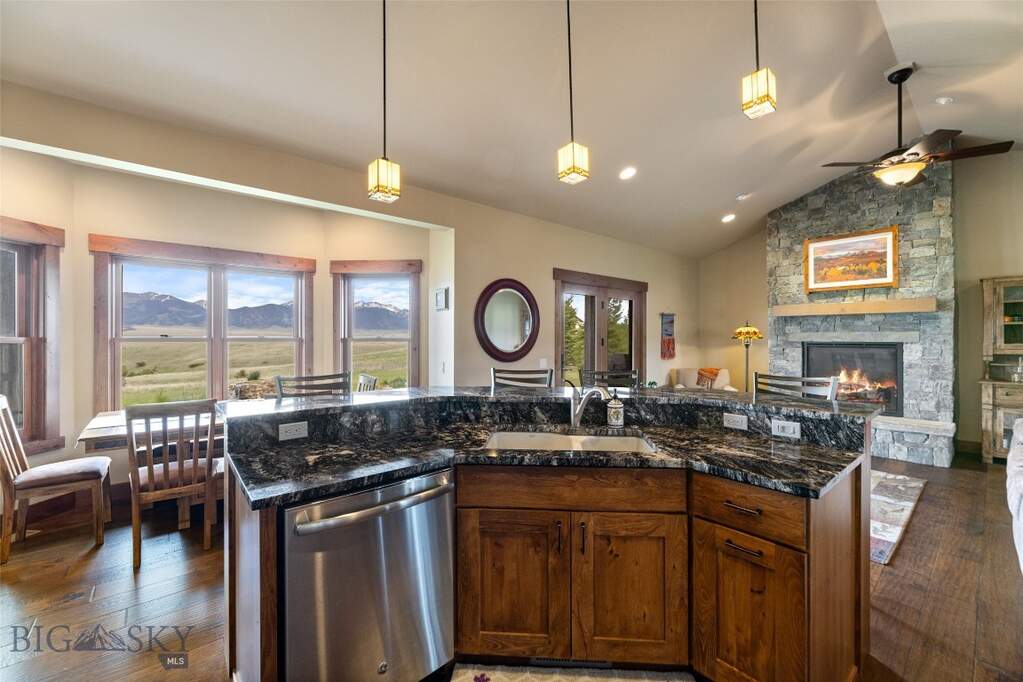 4 Bedroom Single Family Home/House's Image 25