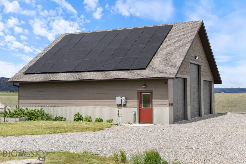 4 Bedroom Single Family Home/House's Image 3