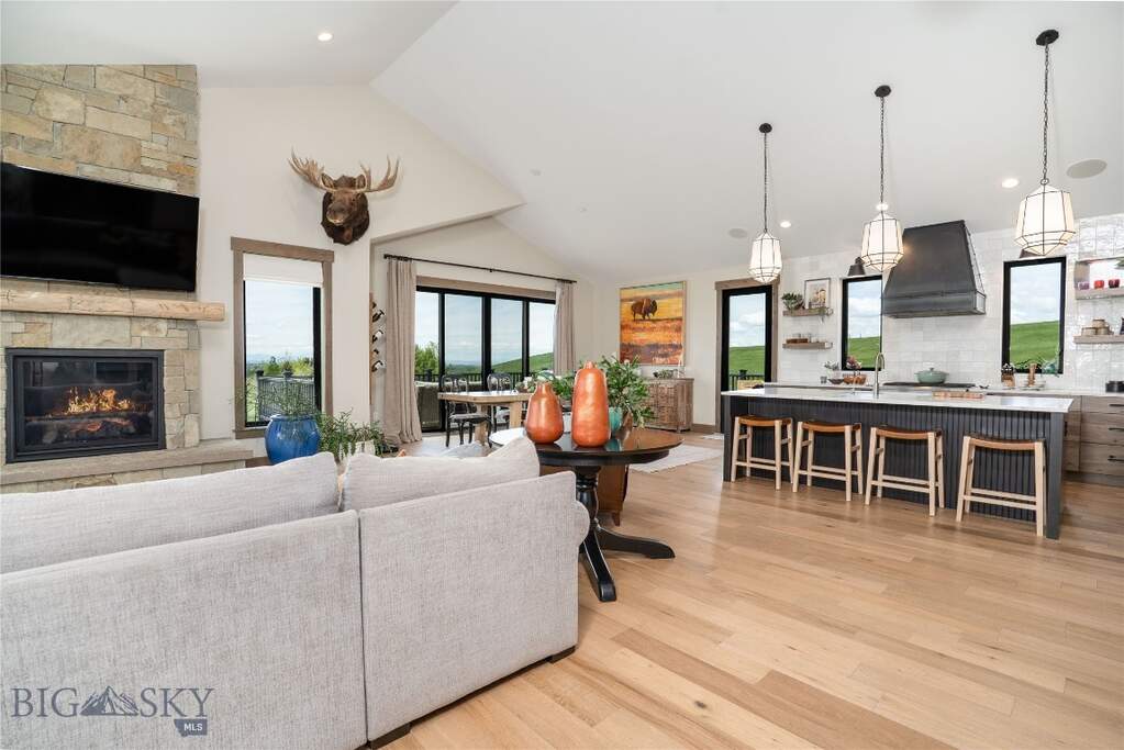 6 Bedroom Single Family Home/House's Image 10