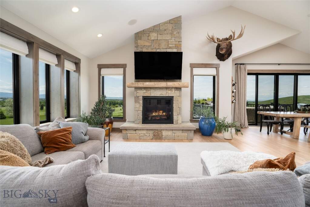 6 Bedroom Single Family Home/House's Image 11