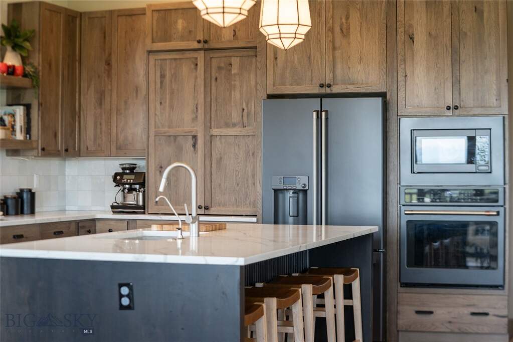 6 Bedroom Single Family Home/House's Image 13