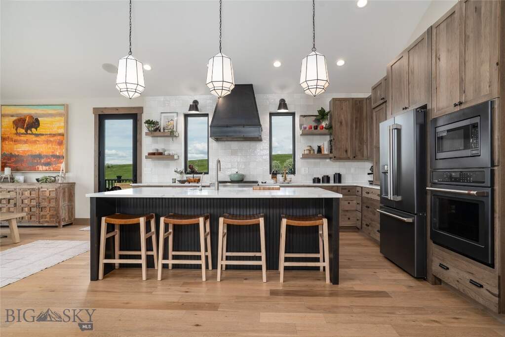 6 Bedroom Single Family Home/House's Image 14