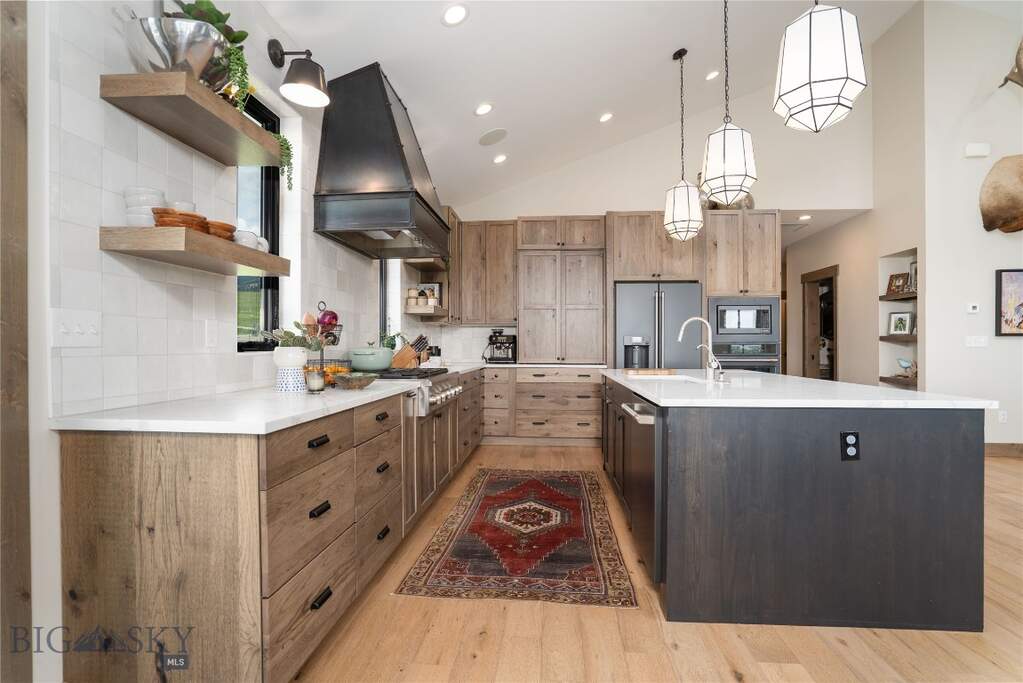 6 Bedroom Single Family Home/House's Image 15