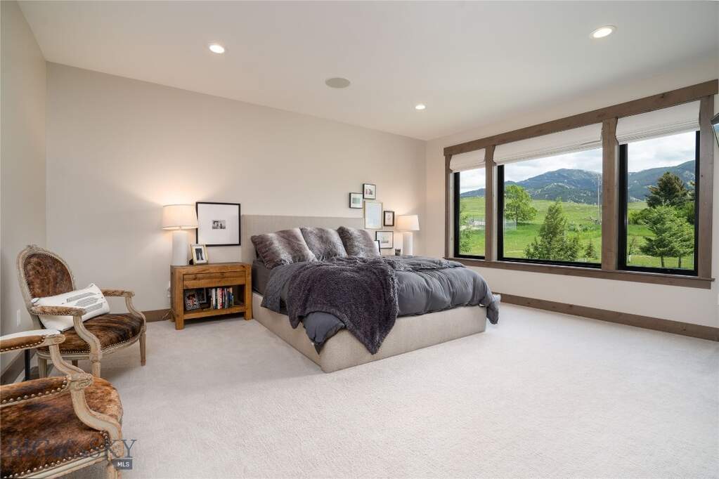 6 Bedroom Single Family Home/House's Image 19