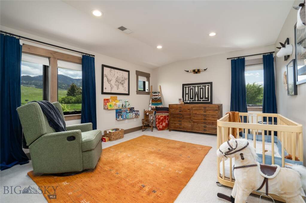 6 Bedroom Single Family Home/House's Image 32