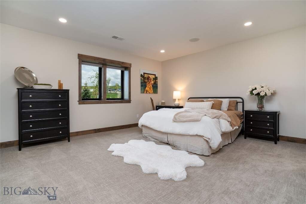 6 Bedroom Single Family Home/House's Image 50