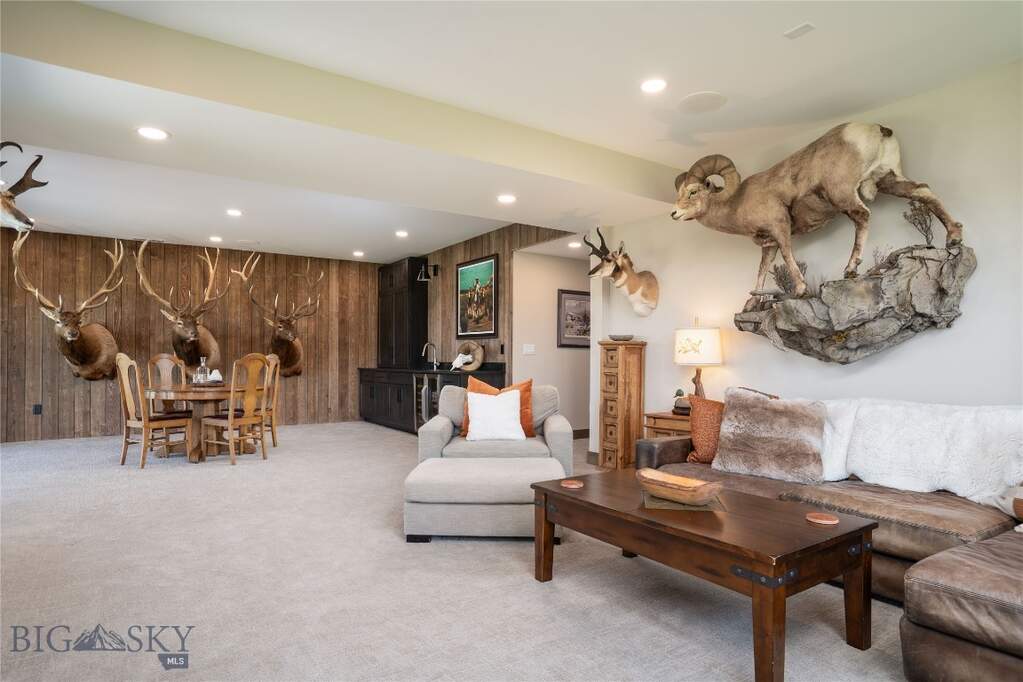 6 Bedroom Single Family Home/House's Image 56
