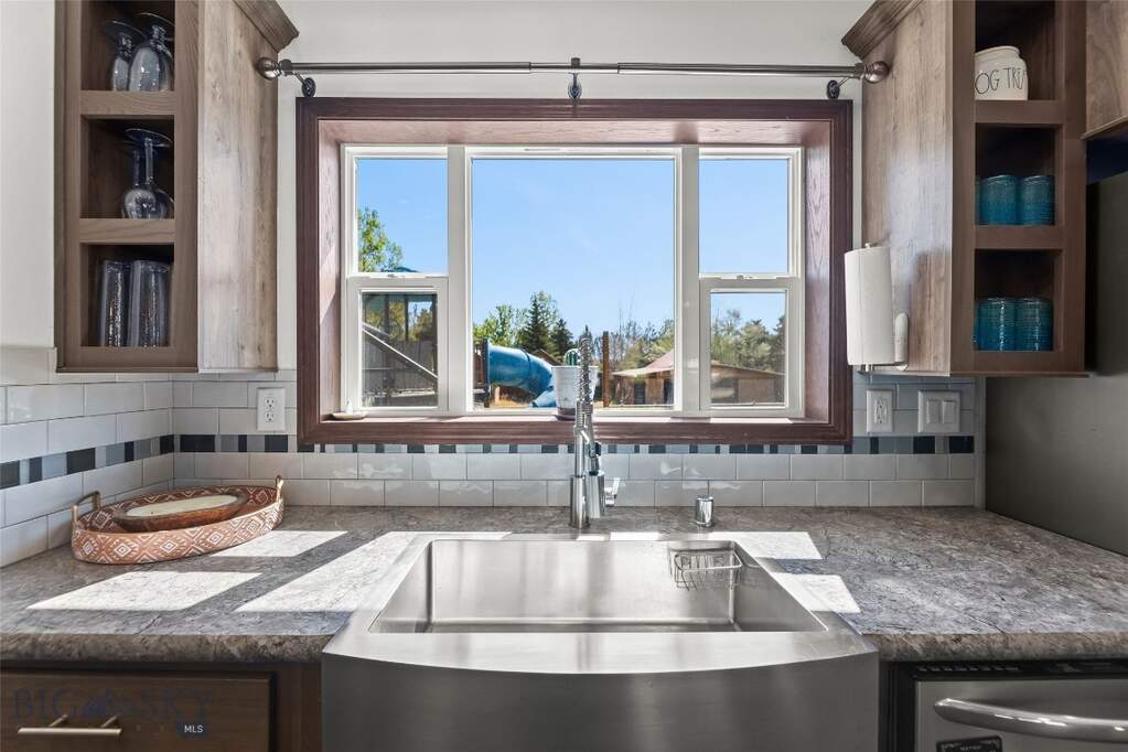 3 Bedroom Single Family Home/House's Image 14