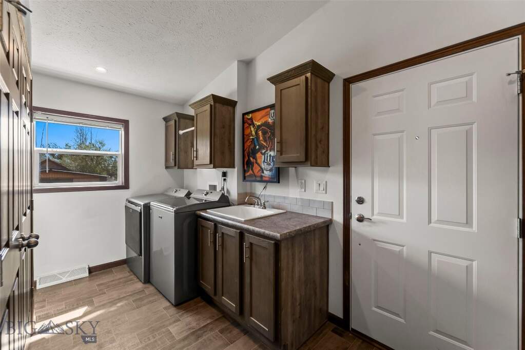 3 Bedroom Single Family Home/House's Image 27