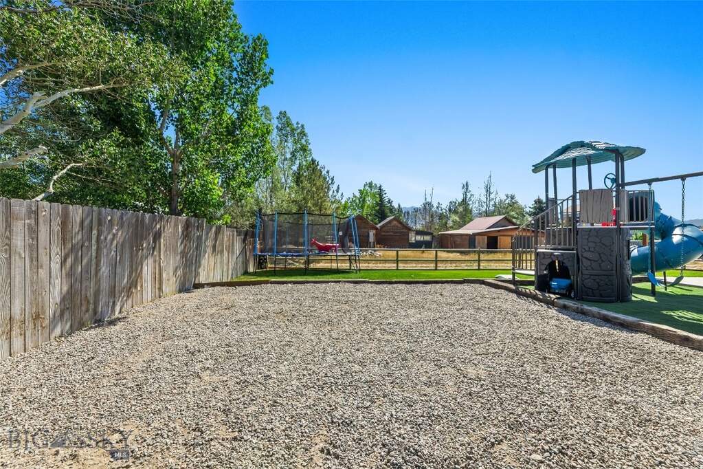 3 Bedroom Single Family Home/House's Image 33